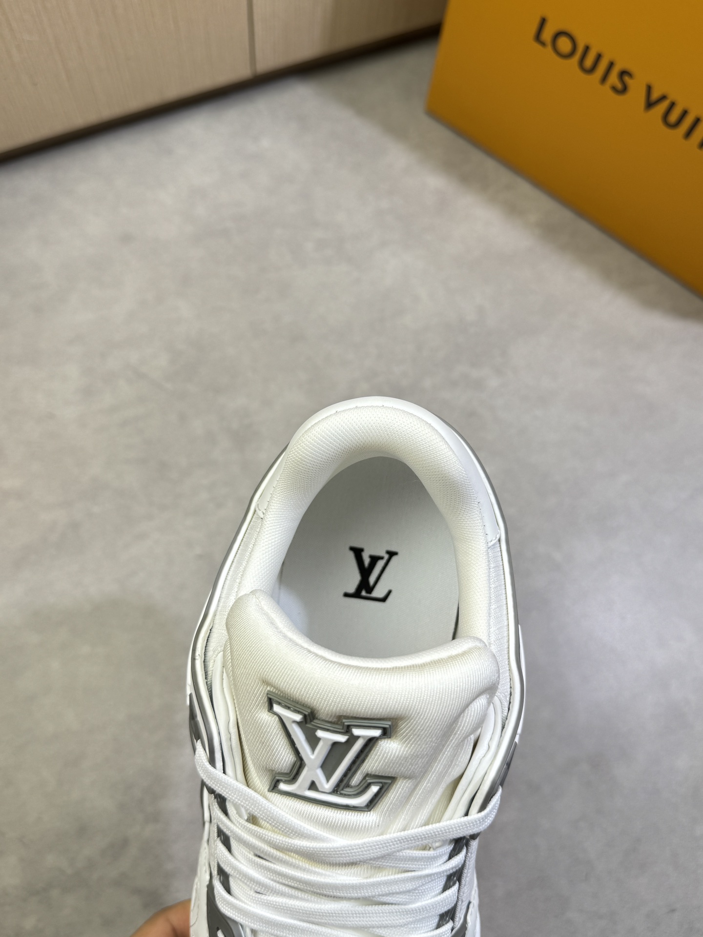 LVShoes