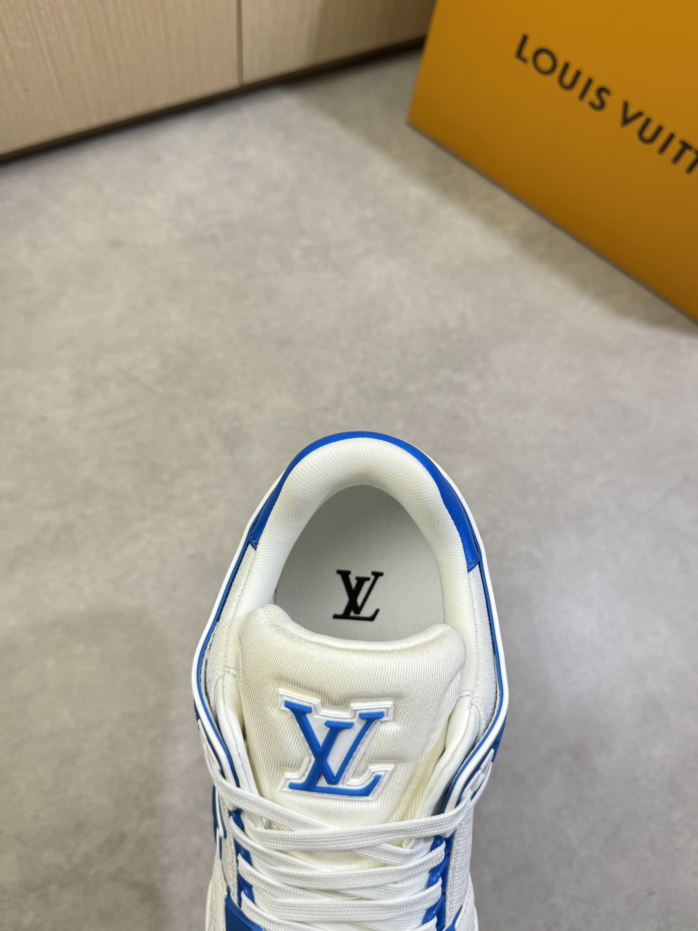 LVShoes