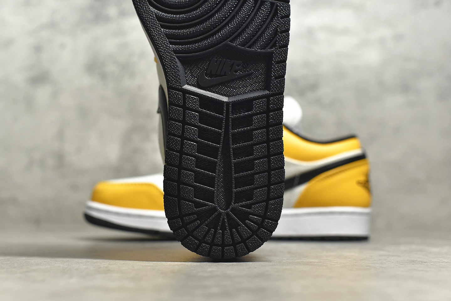 AirJordan1LowSHOES