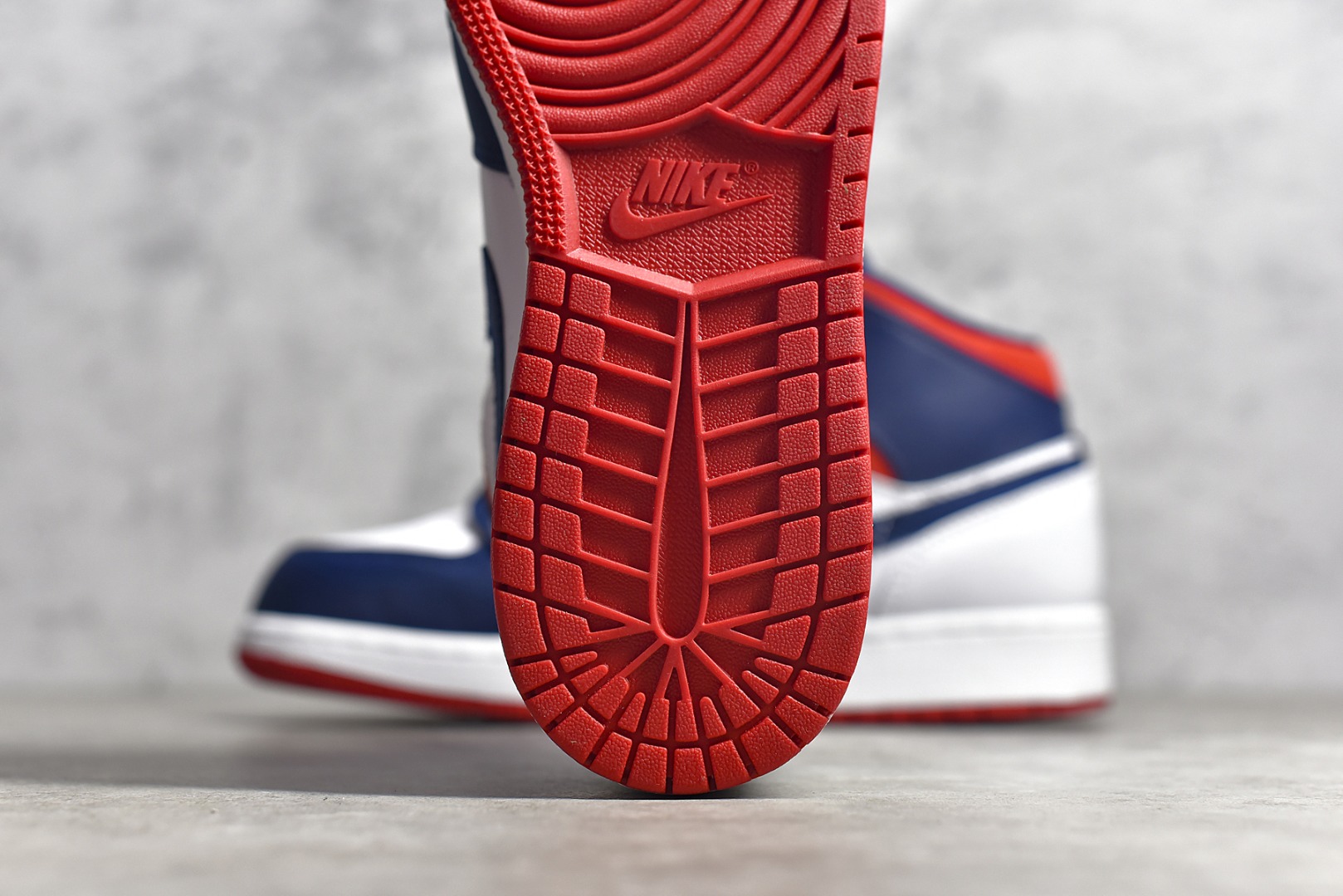 AirJordan1MidSHOES