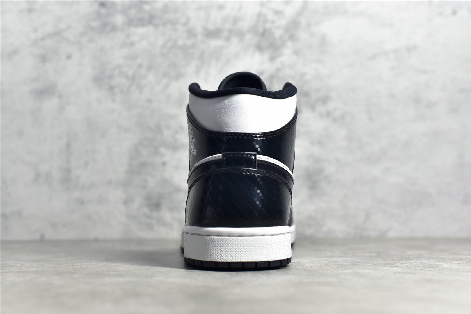 AirJordan1MidSHOES