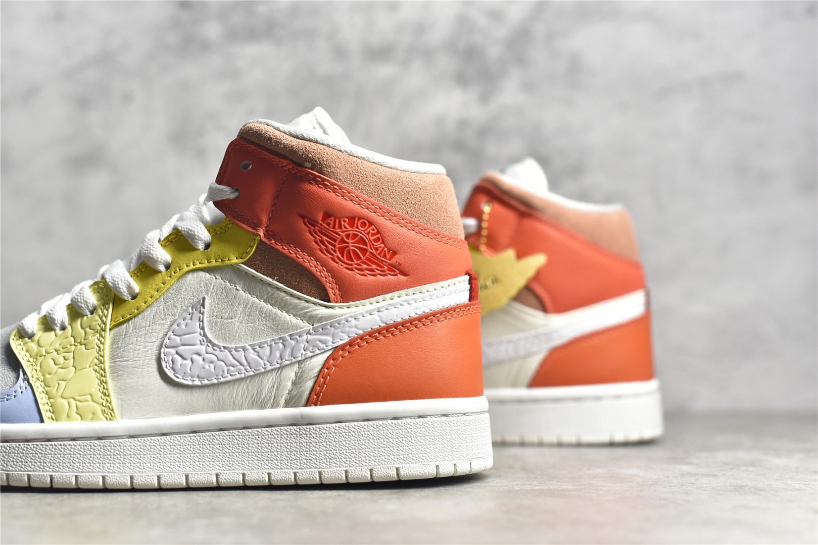 AirJordan1MidSHOES