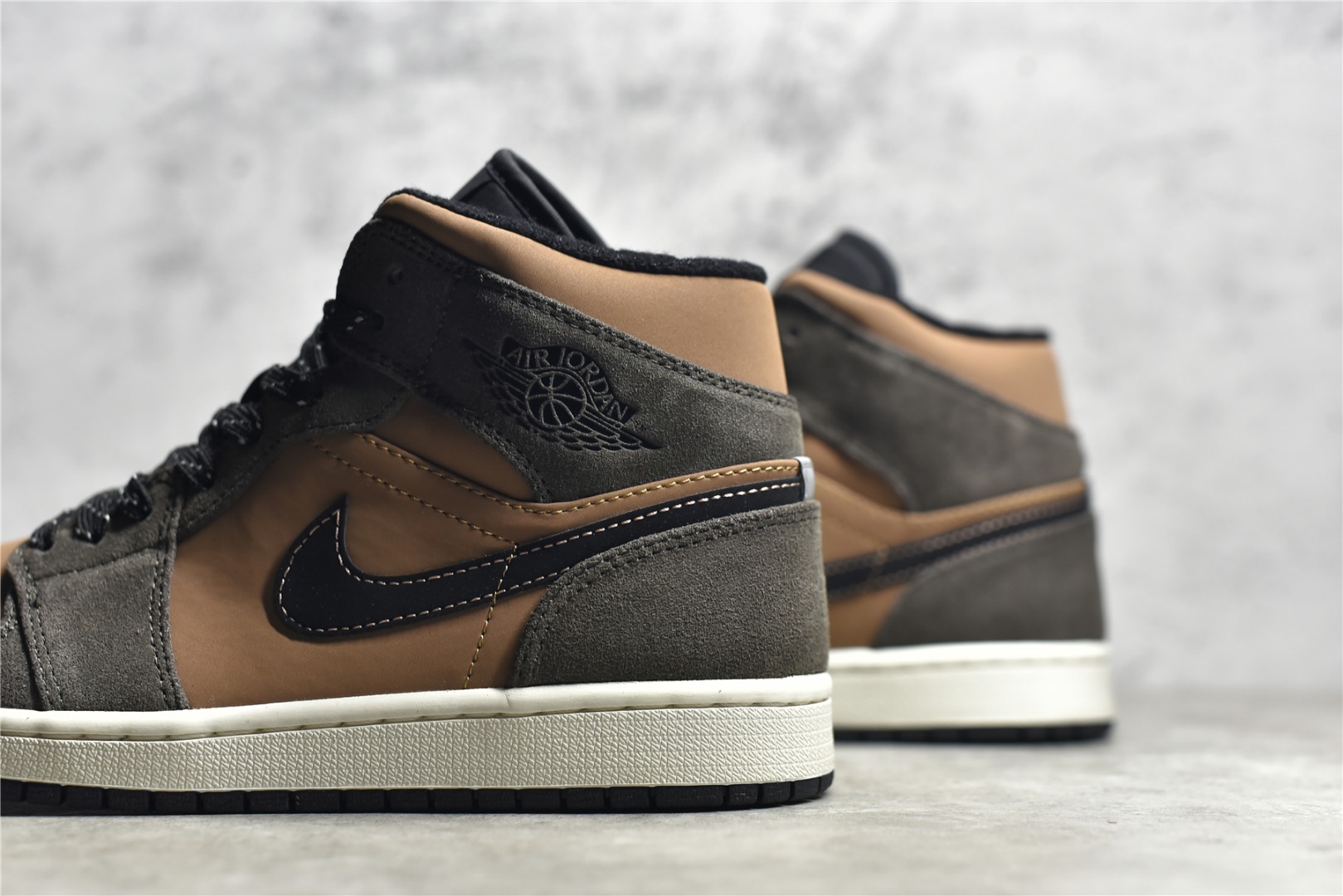 AirJordan1MidSHOES
