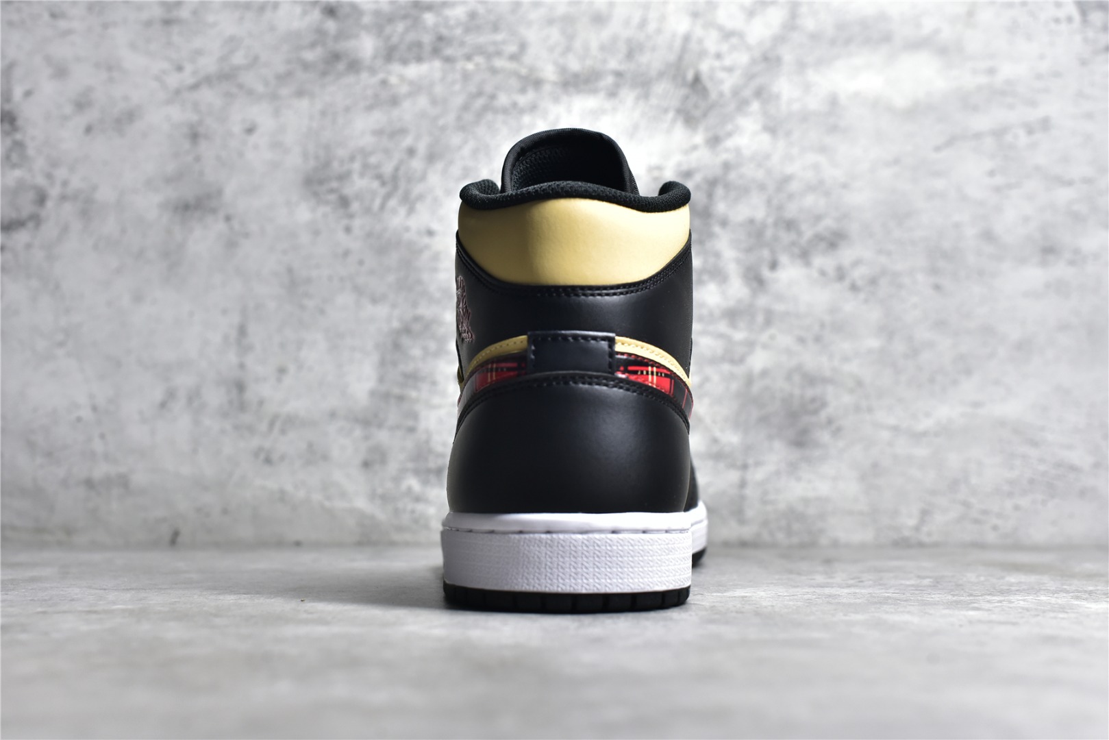 AirJordan1MidSHOES
