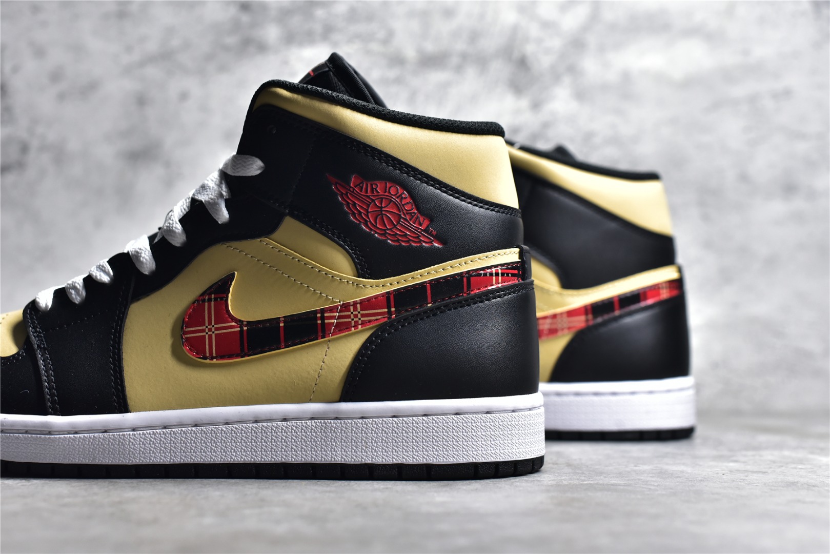 AirJordan1MidSHOES